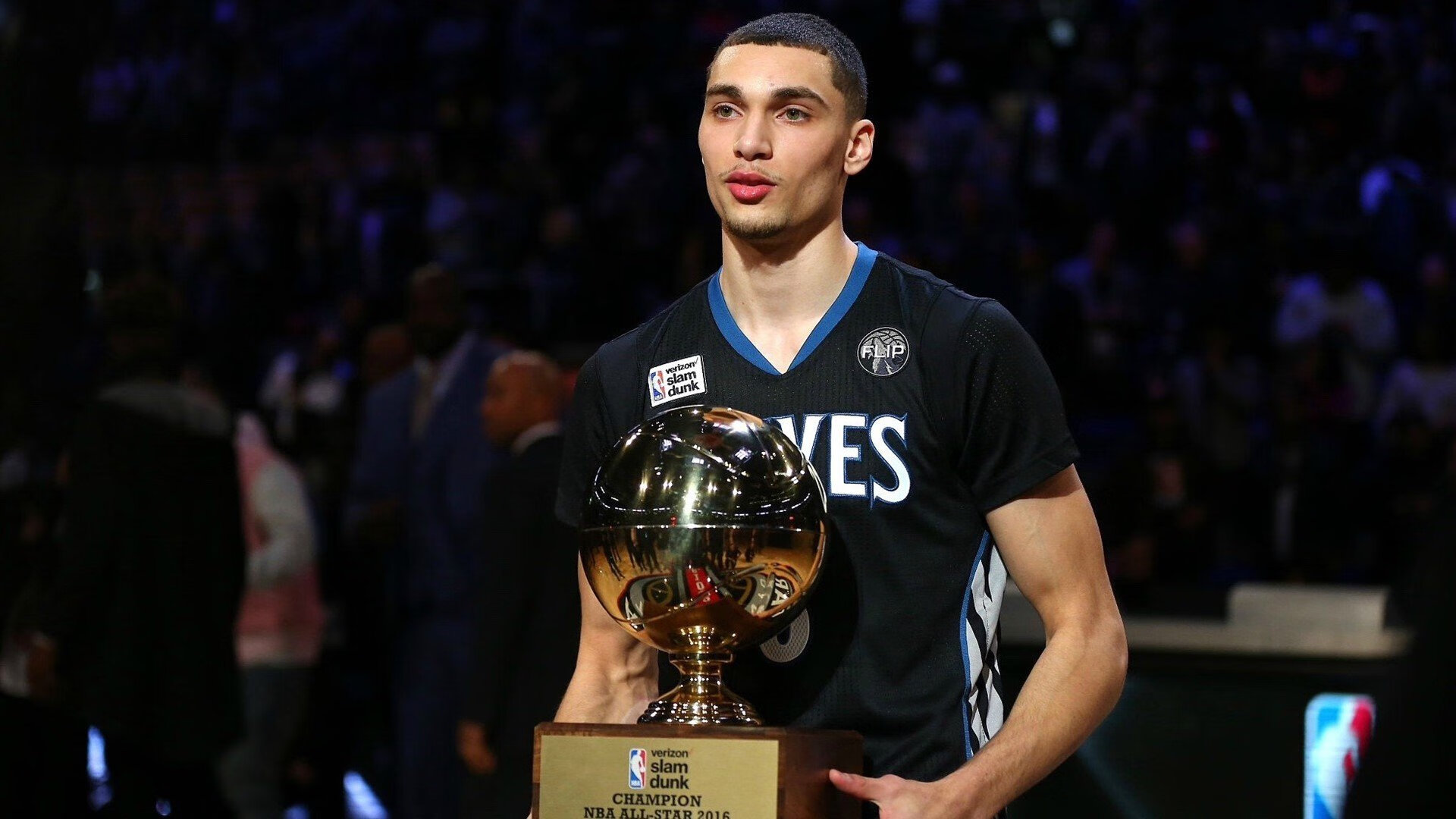 巴特勒在热火比赛中出色防守,最后时刻胜出引发热议!赢得满堂喝彩