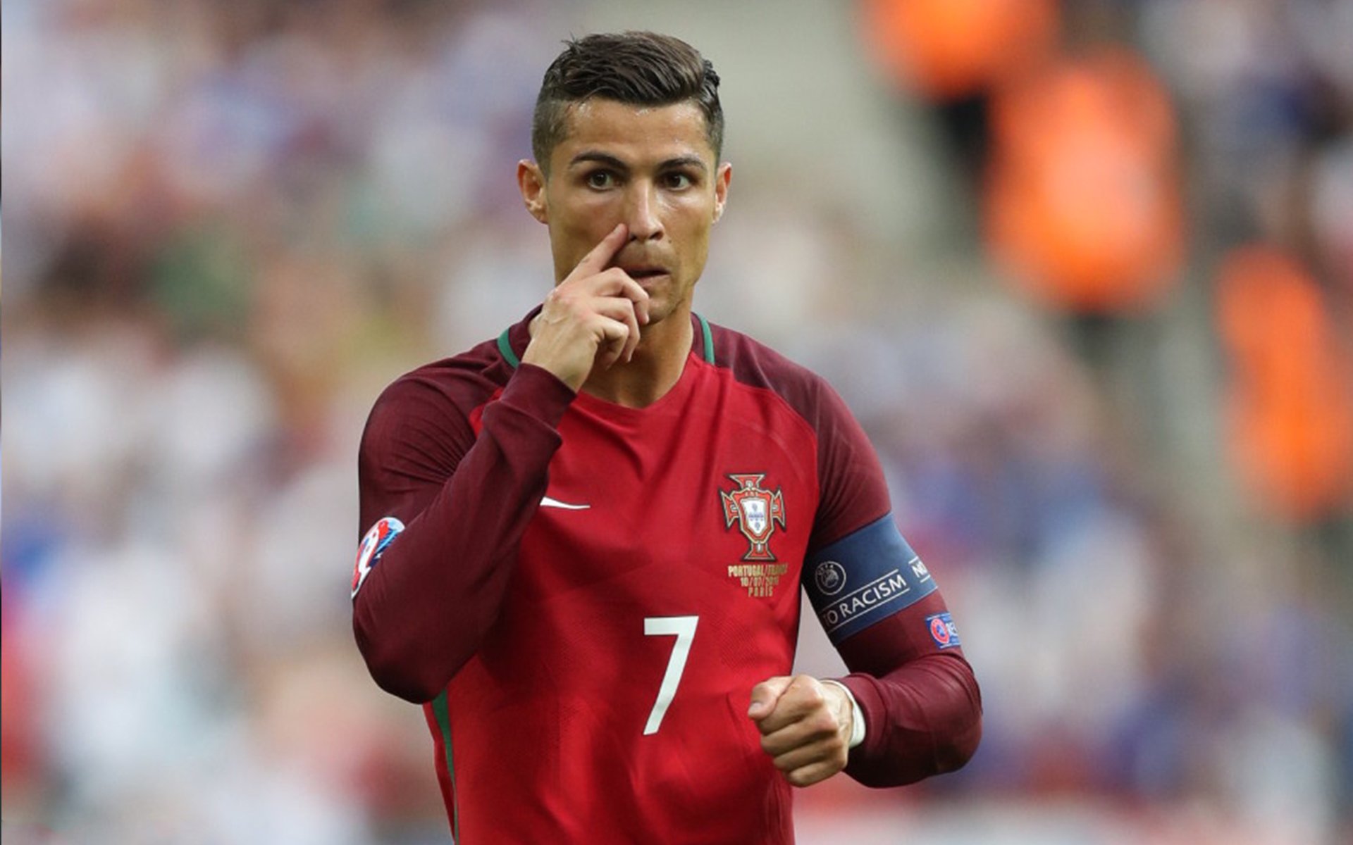 战术调整引发热议！，C罗在公牛比赛中领先优势明显赛场气氛高涨