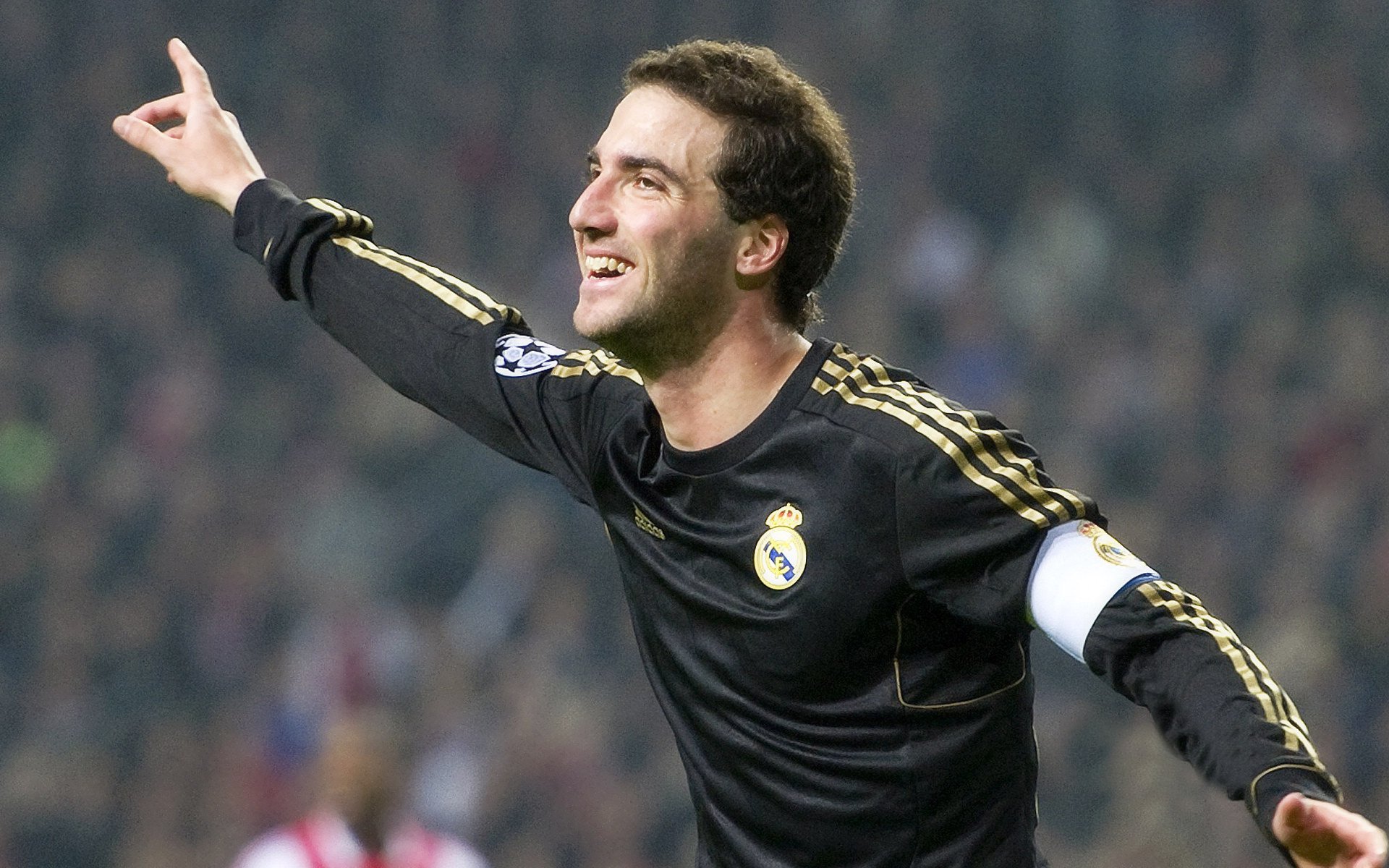 九游体育官网-田径赛场焦点！荷兰队对阵阿根廷队，连胜纪录继续刷新，球队势不可挡